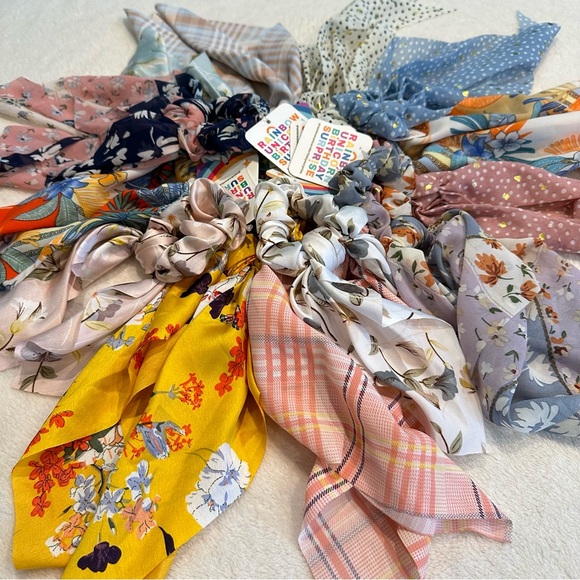 NWT Marta Scrunchie Bow Blue and Pink Floral Hair Tie - Picture 6 of 8